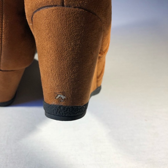 Olive Street Vegan Suede Wedge Side Zip Boot Sz 8 - Picture 5 of 7